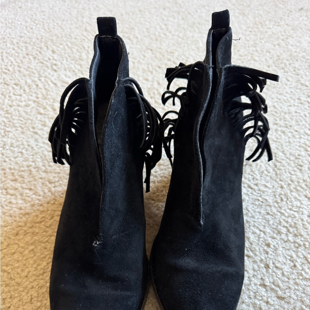 Size 9 coconut by Matisse black suede fringe ankle booties